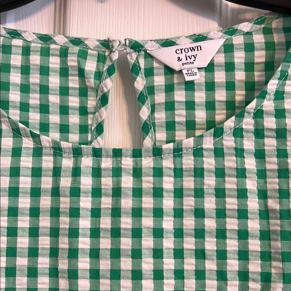 Crown & Ivy Green Blouse with Elegant Design